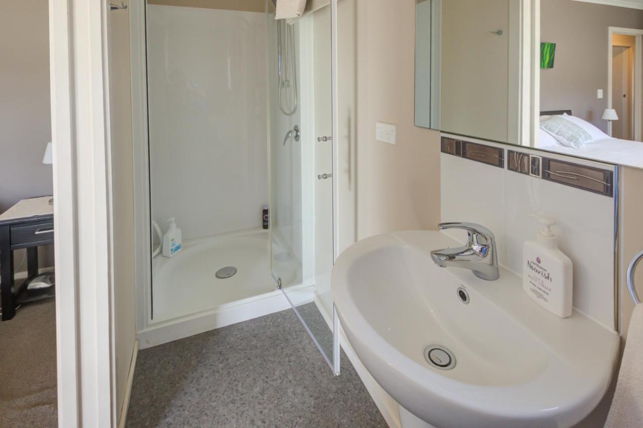 Leigh Cottage Manapouri Ngoại thất bức ảnh
