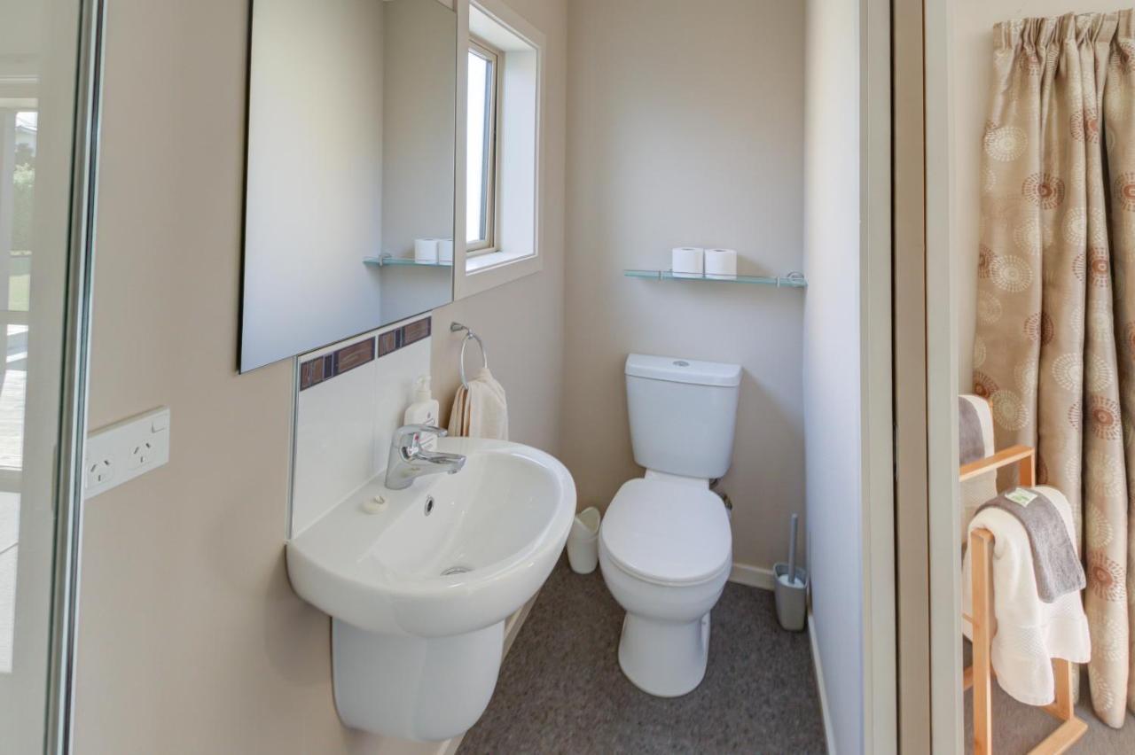 Leigh Cottage Manapouri Ngoại thất bức ảnh