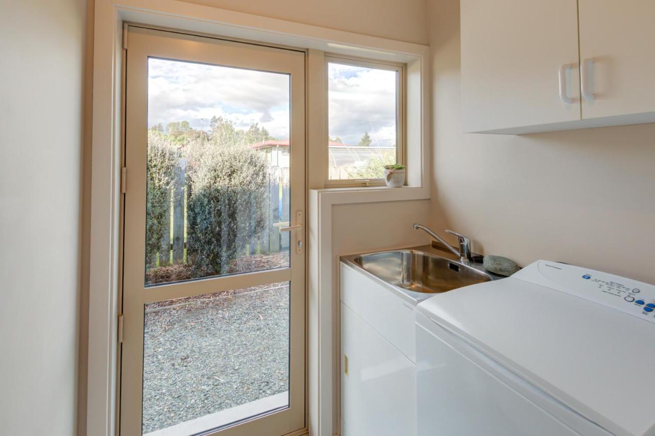 Leigh Cottage Manapouri Ngoại thất bức ảnh